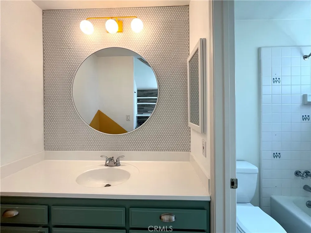 546 11th #C Hermosa Beach, CA 90254