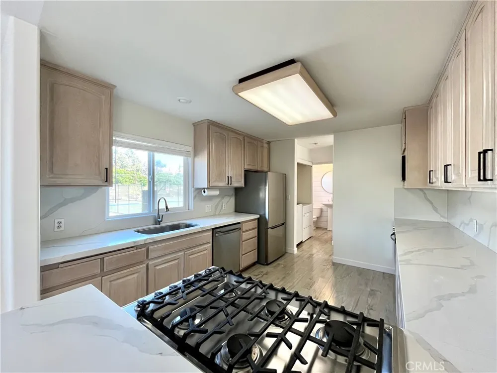 546 11th #C Hermosa Beach, CA 90254