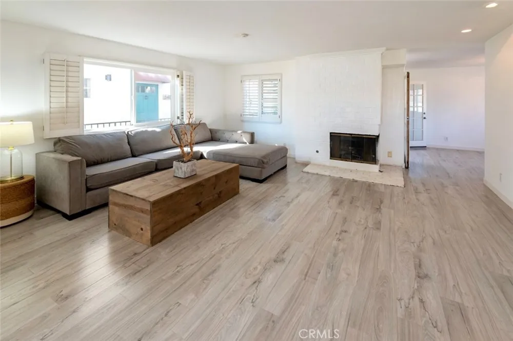 546 11th #C Hermosa Beach, CA 90254