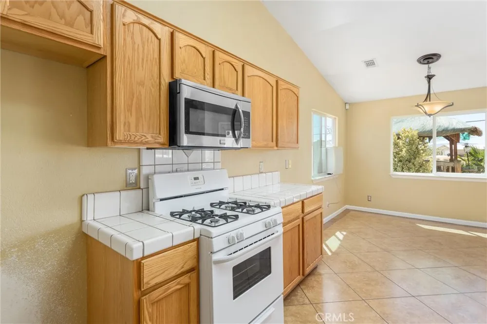 20989 South Road Apple Valley, CA 92307