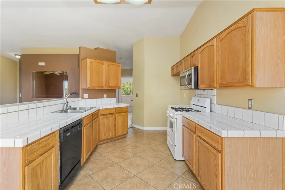 20989 South Road Apple Valley, CA 92307