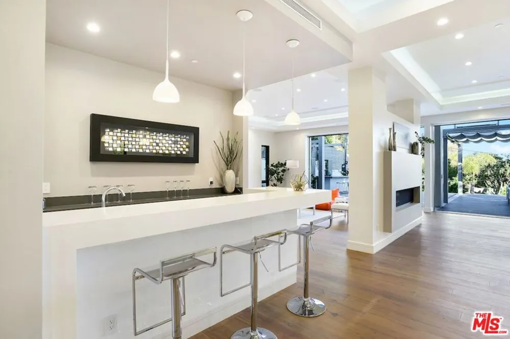 16132 Alcima Avenue Los Angeles, CA 90272
