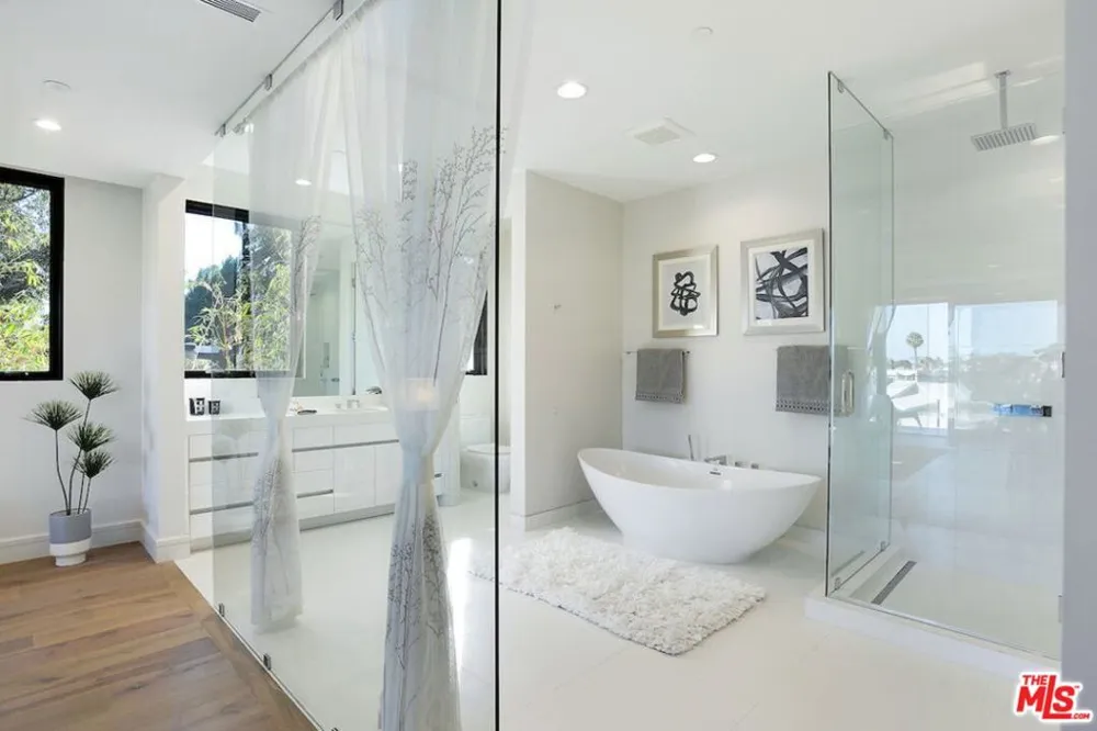 16132 Alcima Avenue Los Angeles, CA 90272