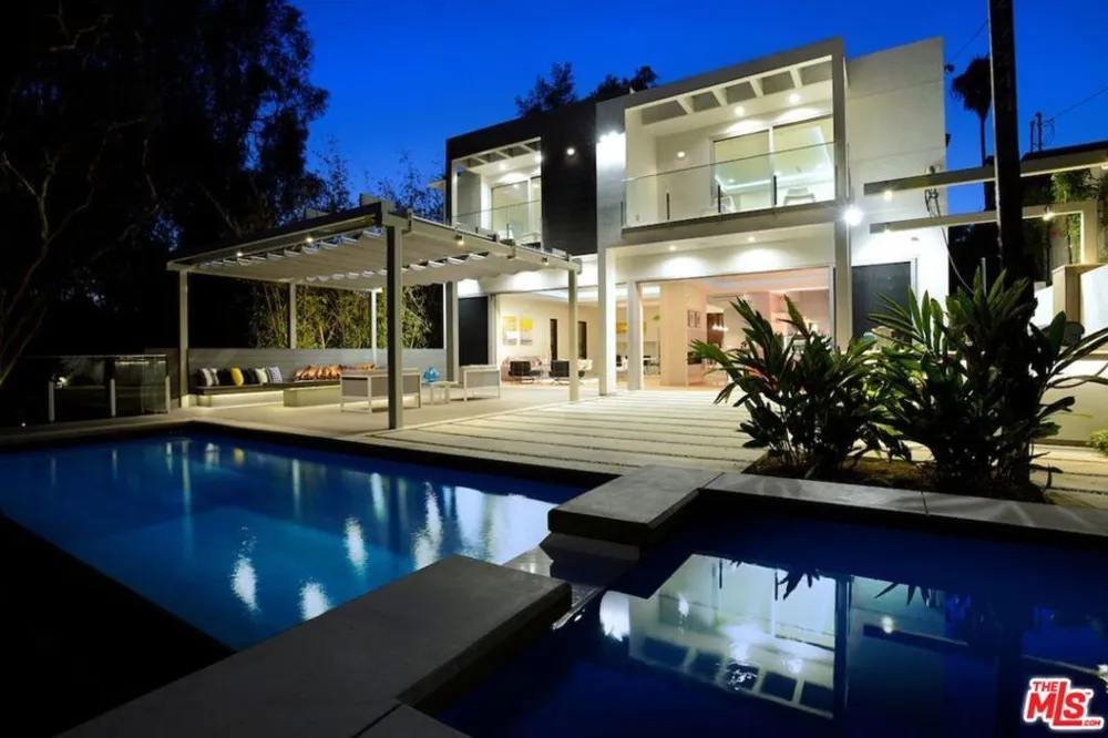 16132 Alcima Avenue Los Angeles, CA 90272