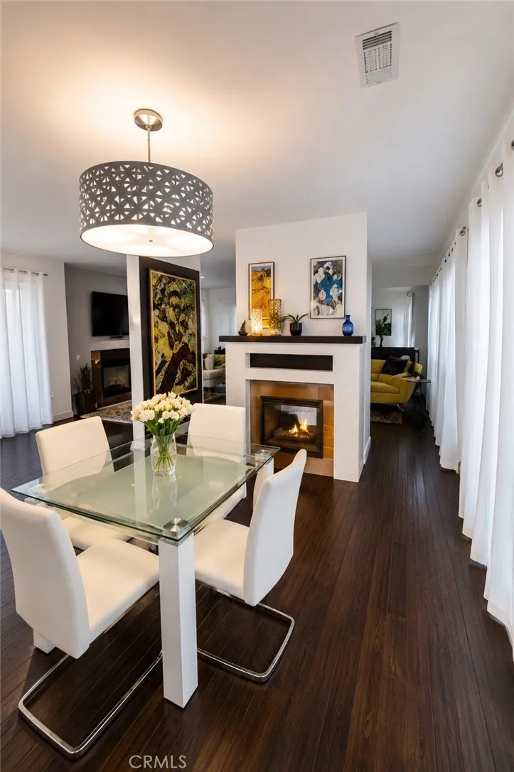 800 Hobart Los Angeles, CA 90029