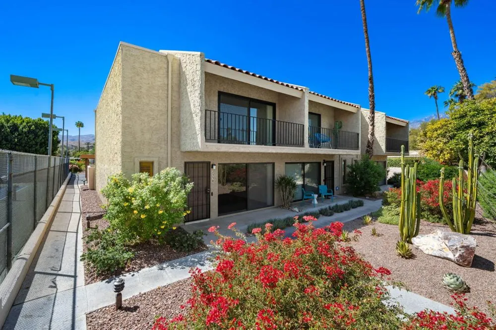 2338 Los Patos Drive Palm Springs, CA 92264