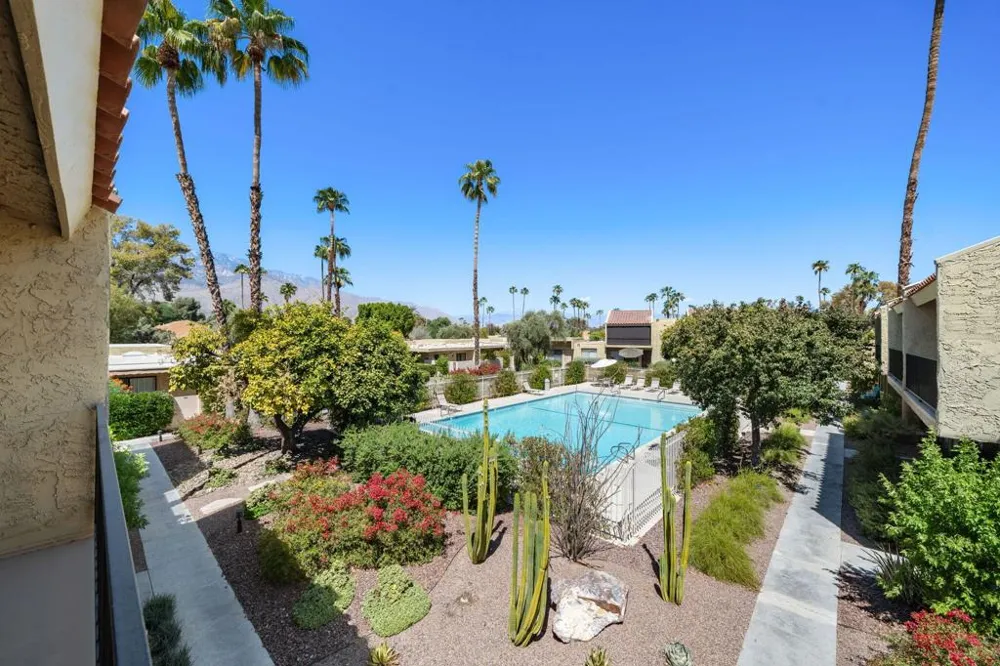 2338 Los Patos Drive Palm Springs, CA 92264
