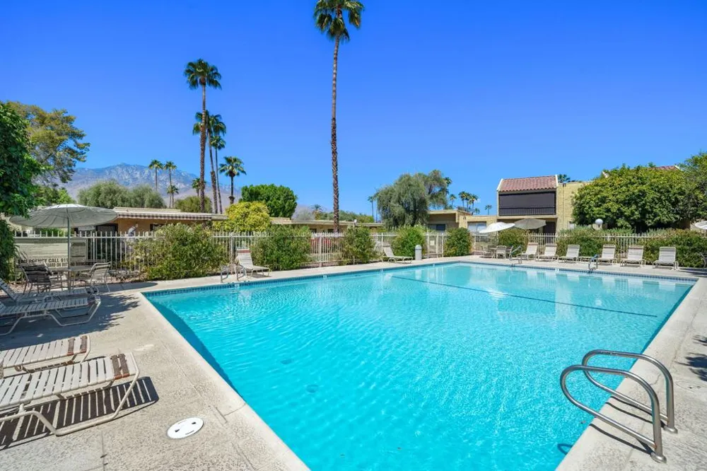 2338 Los Patos Drive Palm Springs, CA 92264