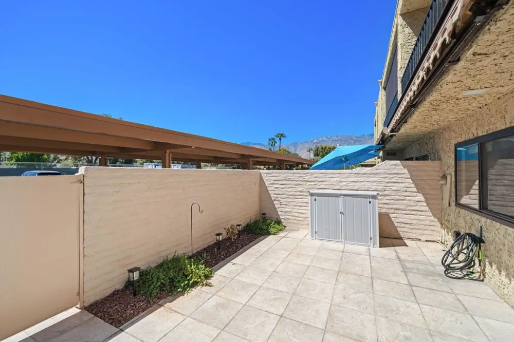 2338 Los Patos Drive Palm Springs, CA 92264