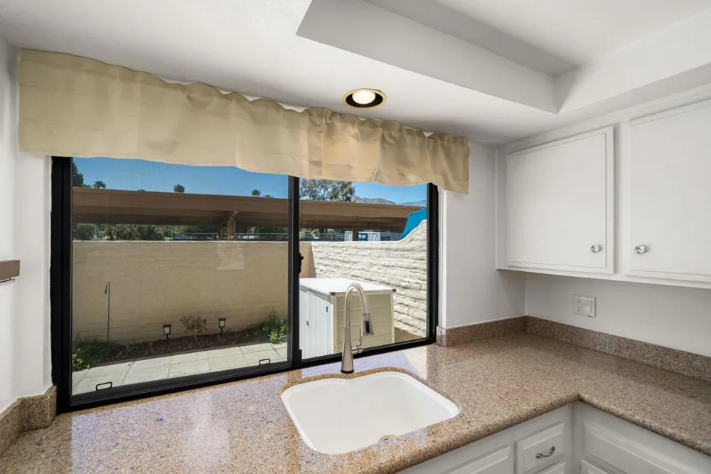 2338 Los Patos Drive Palm Springs, CA 92264