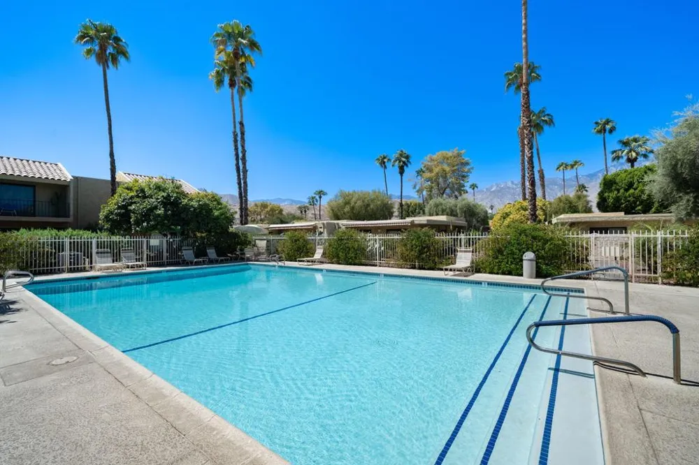 2338 Los Patos Drive Palm Springs, CA 92264
