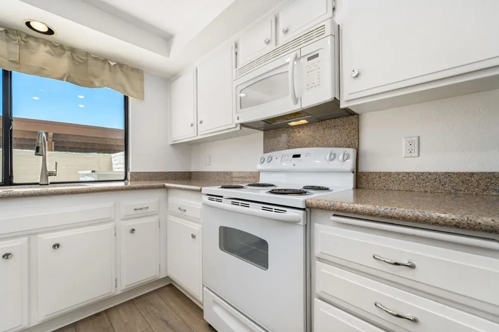 2338 Los Patos Drive Palm Springs, CA 92264