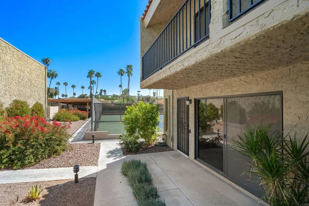 2338 Los Patos Drive Palm Springs, CA 92264