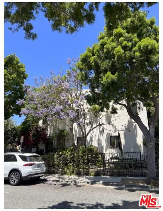 639 Navy Street #B Santa Monica, CA 90405