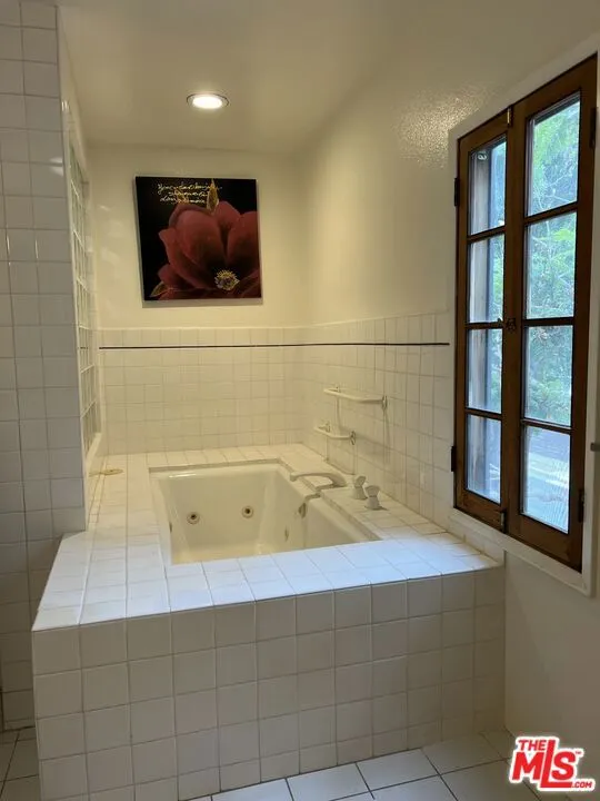 639 Navy Street #B Santa Monica, CA 90405