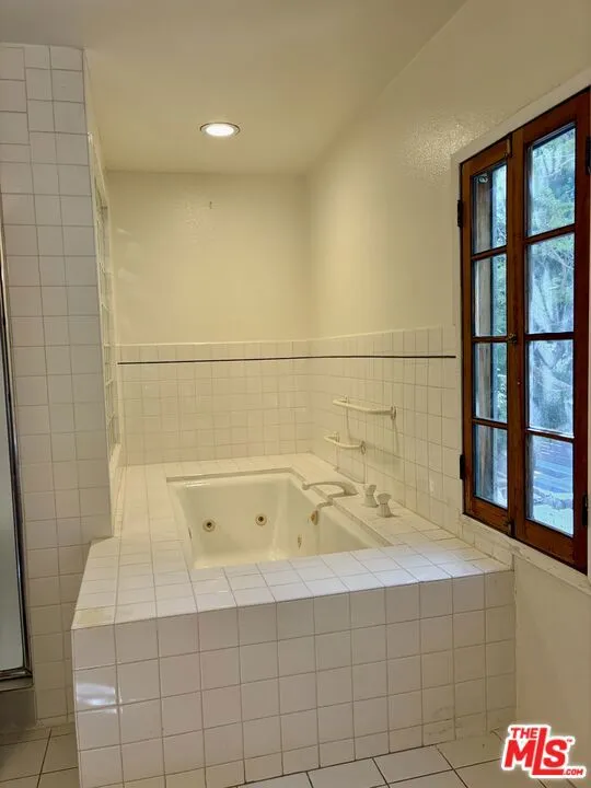 639 Navy Street #B Santa Monica, CA 90405