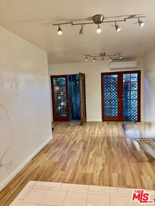 639 Navy Street #B Santa Monica, CA 90405