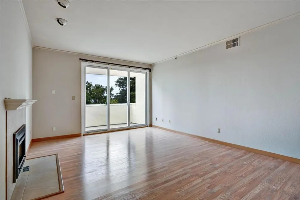 30 Lorton Avenue #303 Burlingame, CA 94010
