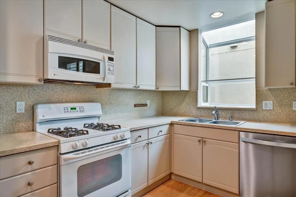 30 Lorton Avenue #303 Burlingame, CA 94010