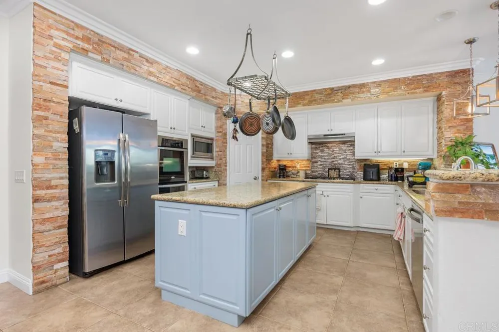 2653 Fallsview Rd San Marcos, CA 92078