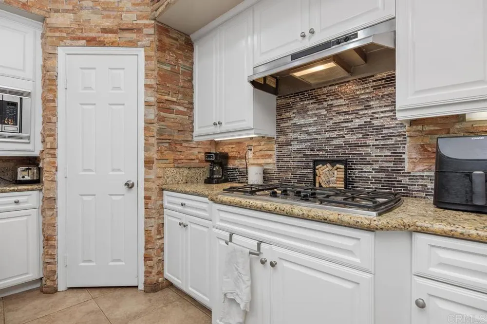 2653 Fallsview Rd San Marcos, CA 92078