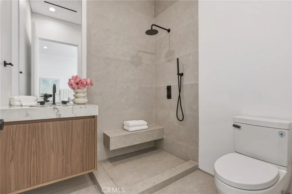 22816 Erwin Los Angeles, CA 91367