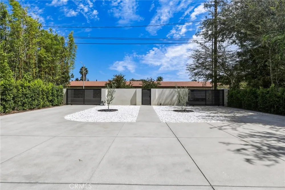 22816 Erwin Los Angeles, CA 91367
