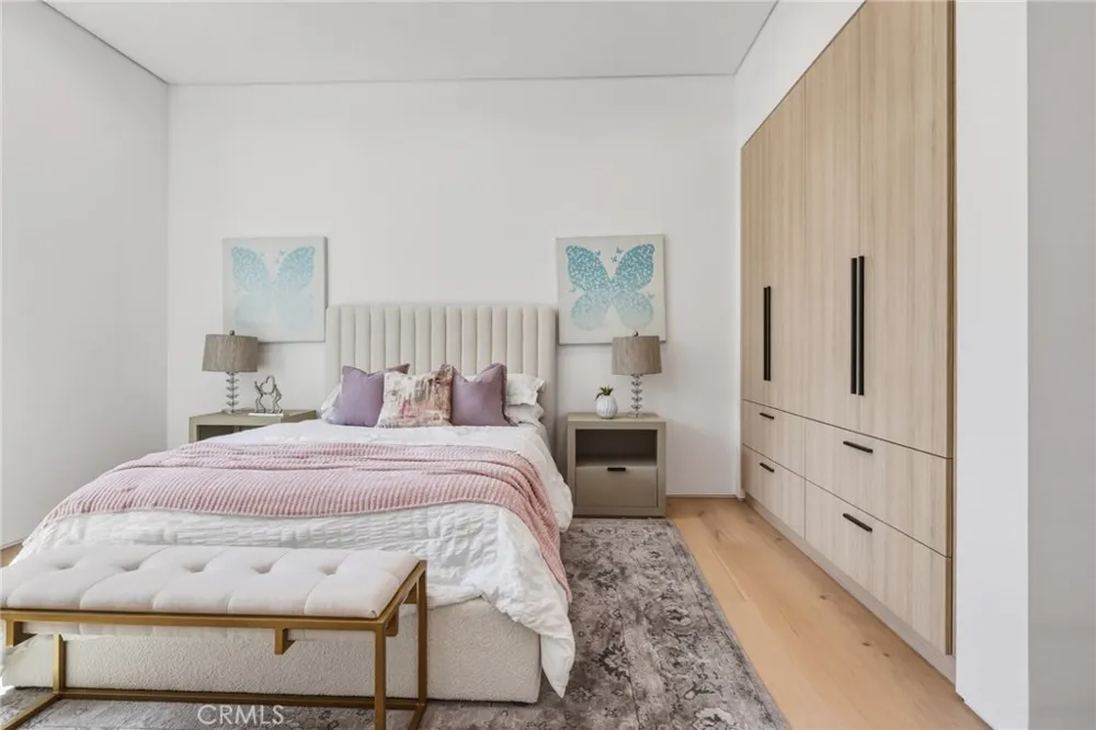 22816 Erwin Los Angeles, CA 91367