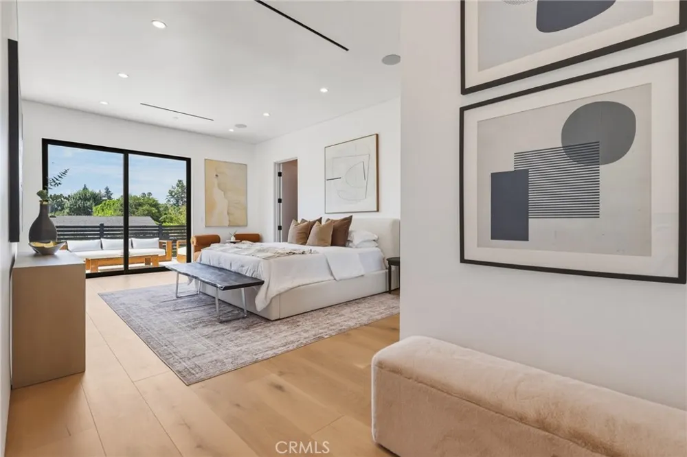 22816 Erwin Los Angeles, CA 91367