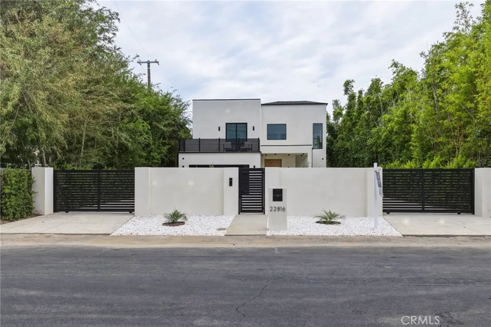 22816 Erwin Los Angeles, CA 91367