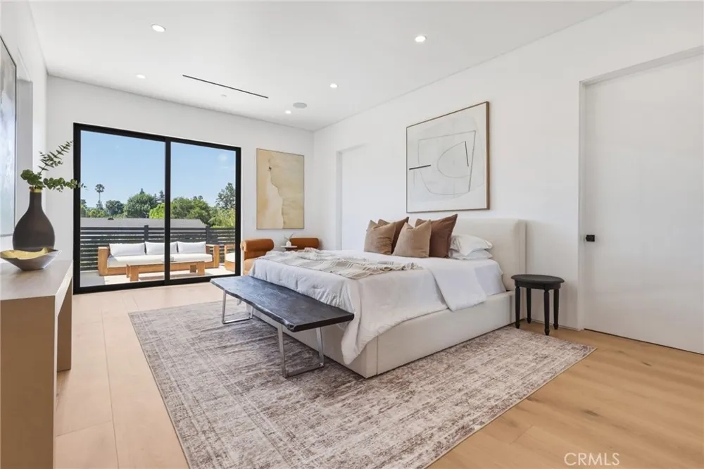 22816 Erwin Los Angeles, CA 91367