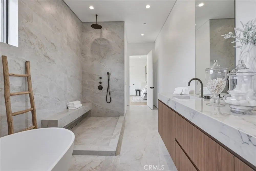 22816 Erwin Los Angeles, CA 91367