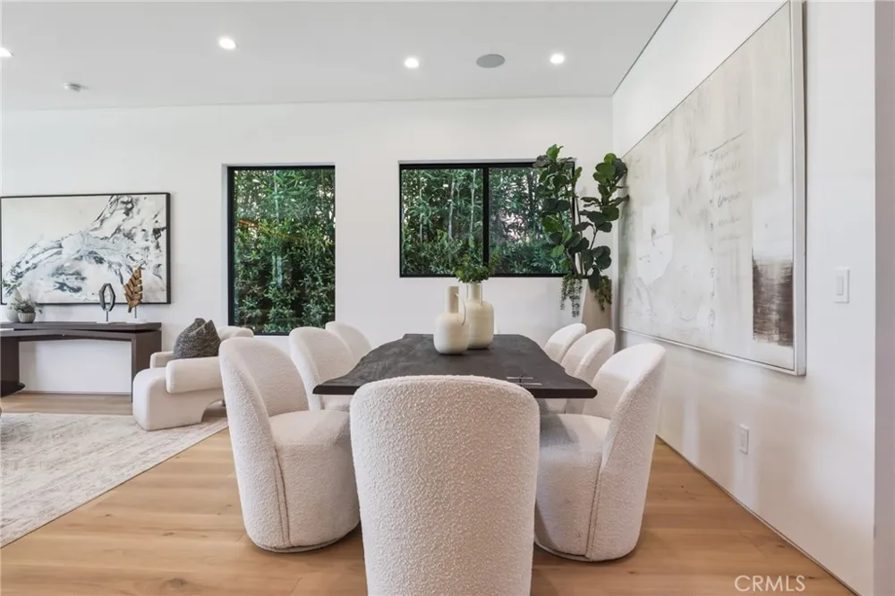 22816 Erwin Los Angeles, CA 91367