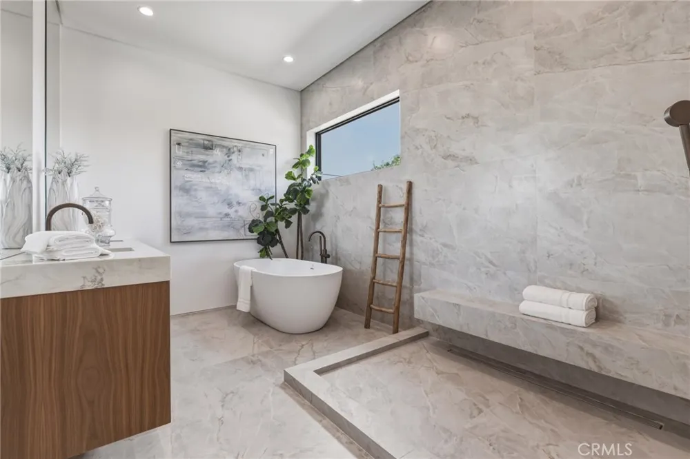 22816 Erwin Los Angeles, CA 91367