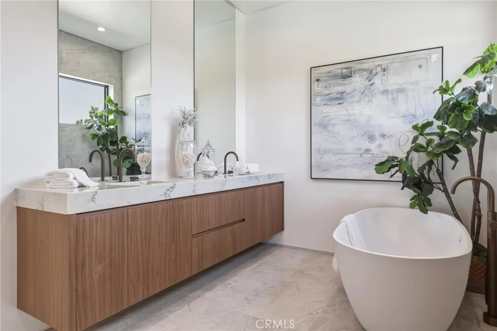22816 Erwin Los Angeles, CA 91367