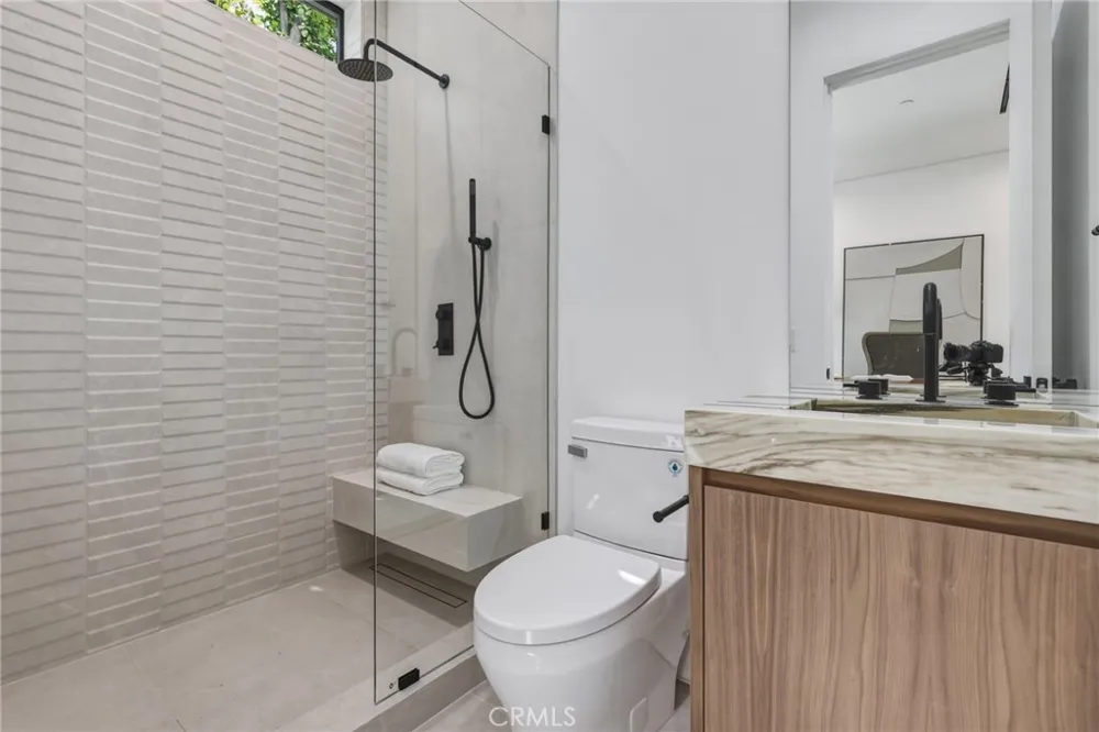 22816 Erwin Los Angeles, CA 91367