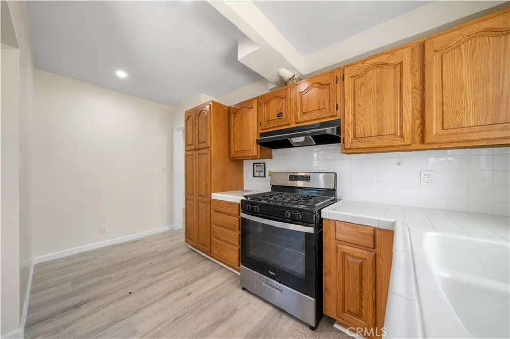 1350 East Hillcrest Drive Thousand Oaks, CA 91362