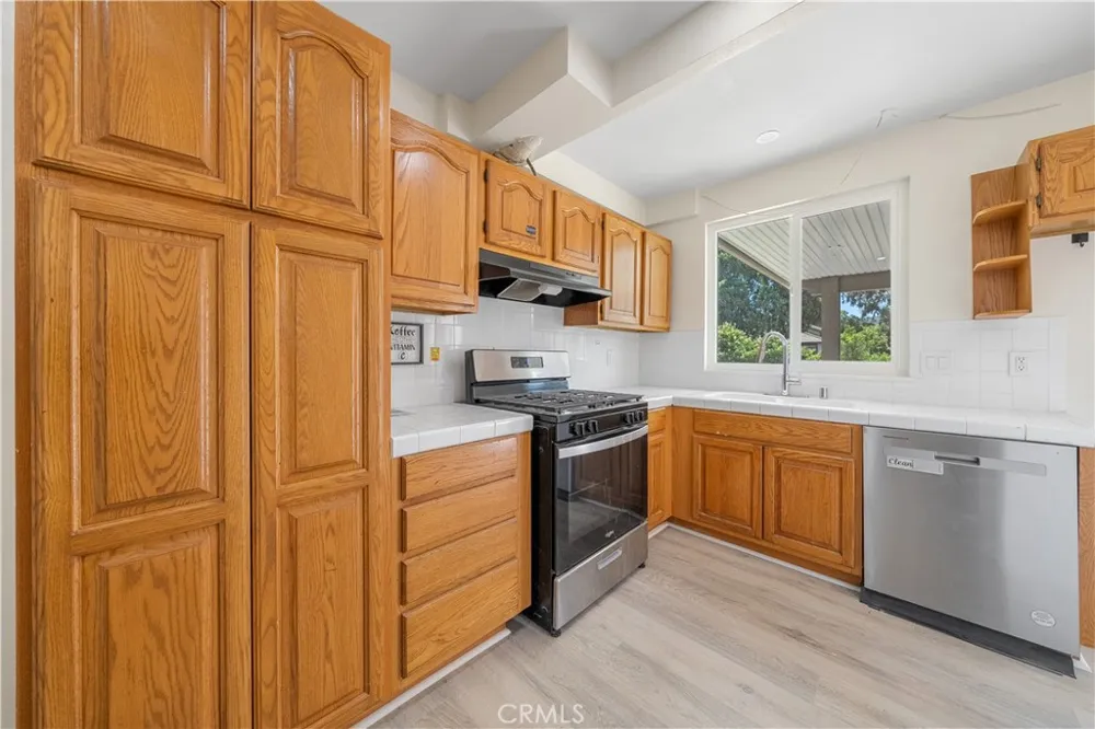1350 East Hillcrest Drive Thousand Oaks, CA 91362