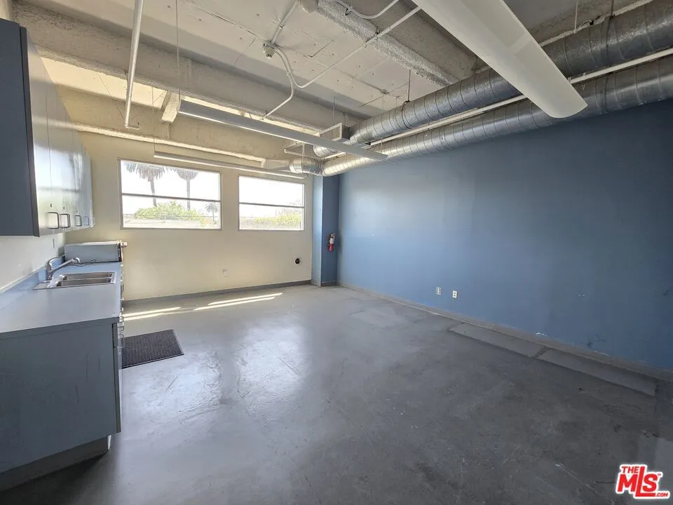 1512 W Slauson Avenue Los Angeles, CA 90047