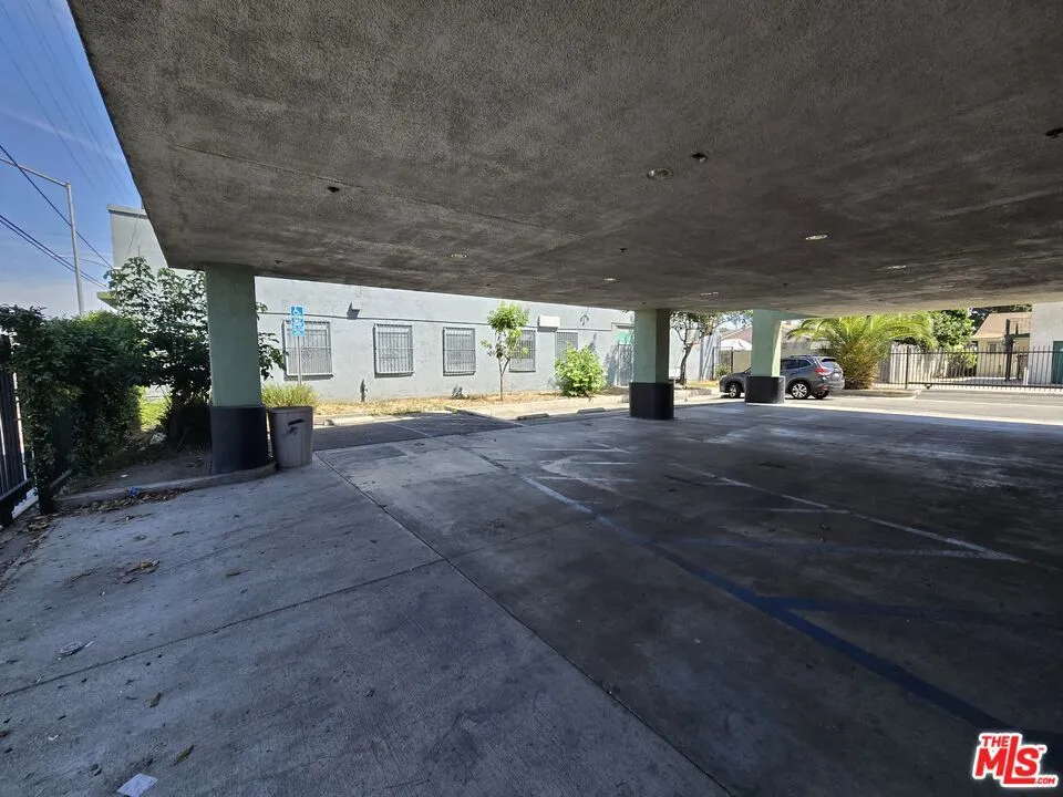 1512 W Slauson Avenue Los Angeles, CA 90047