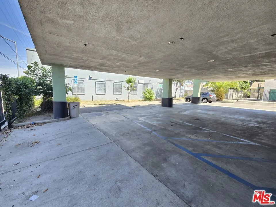 1512 W Slauson Avenue Los Angeles, CA 90047