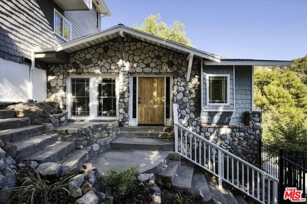 5514 Canyonside Road La Crescenta, CA 91214