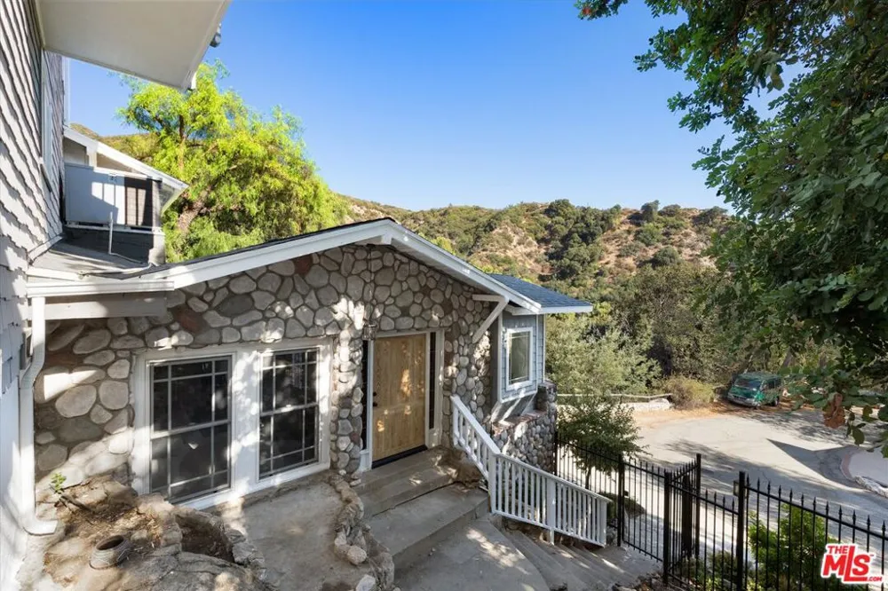 5514 Canyonside Road La Crescenta, CA 91214