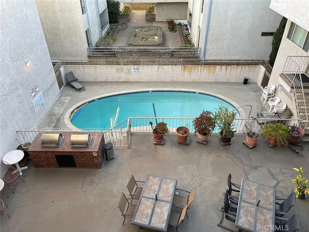 617 E Angeleno #301 Burbank, CA 91501