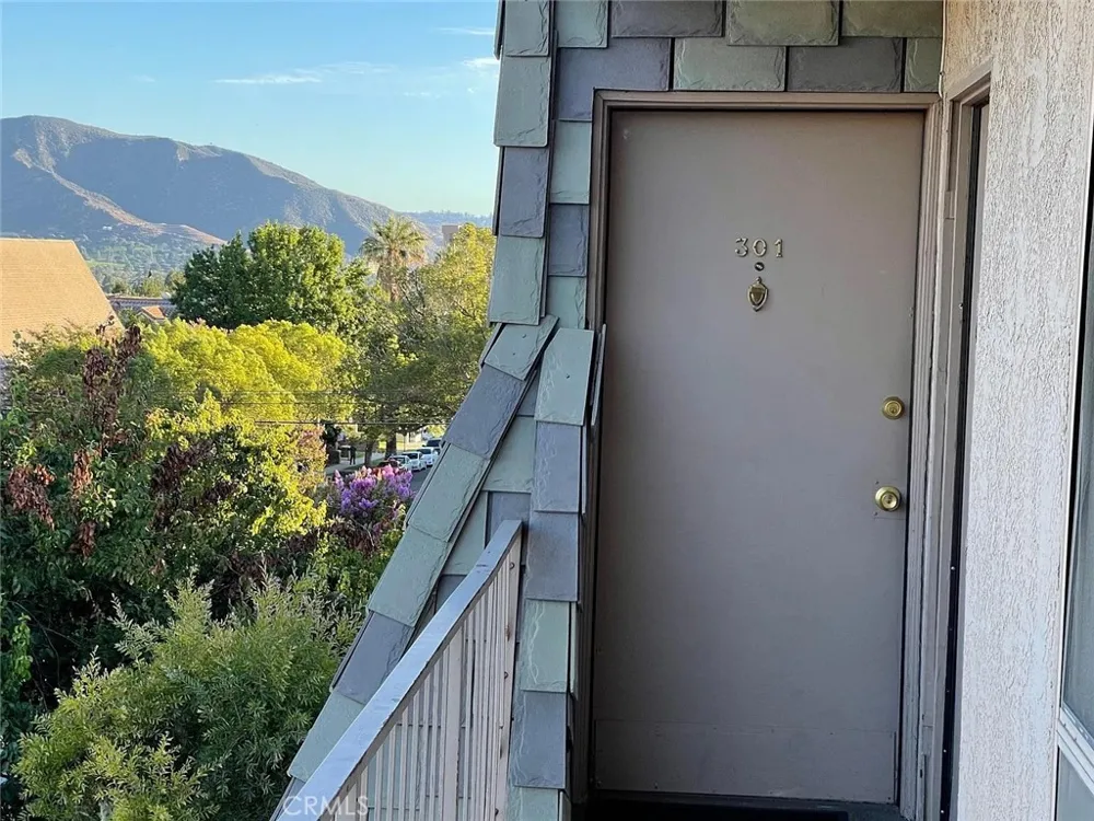 617 E Angeleno #301 Burbank, CA 91501