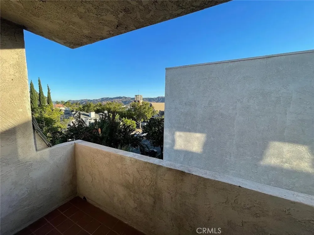 617 E Angeleno #301 Burbank, CA 91501