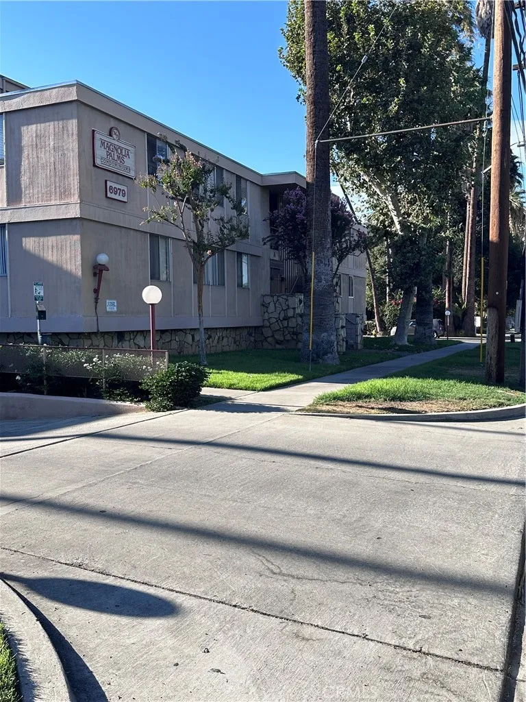 6979 Palm Court #211C Riverside, CA 92506