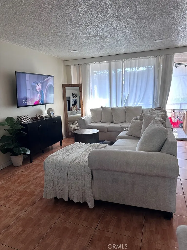 6979 Palm Court #211C Riverside, CA 92506