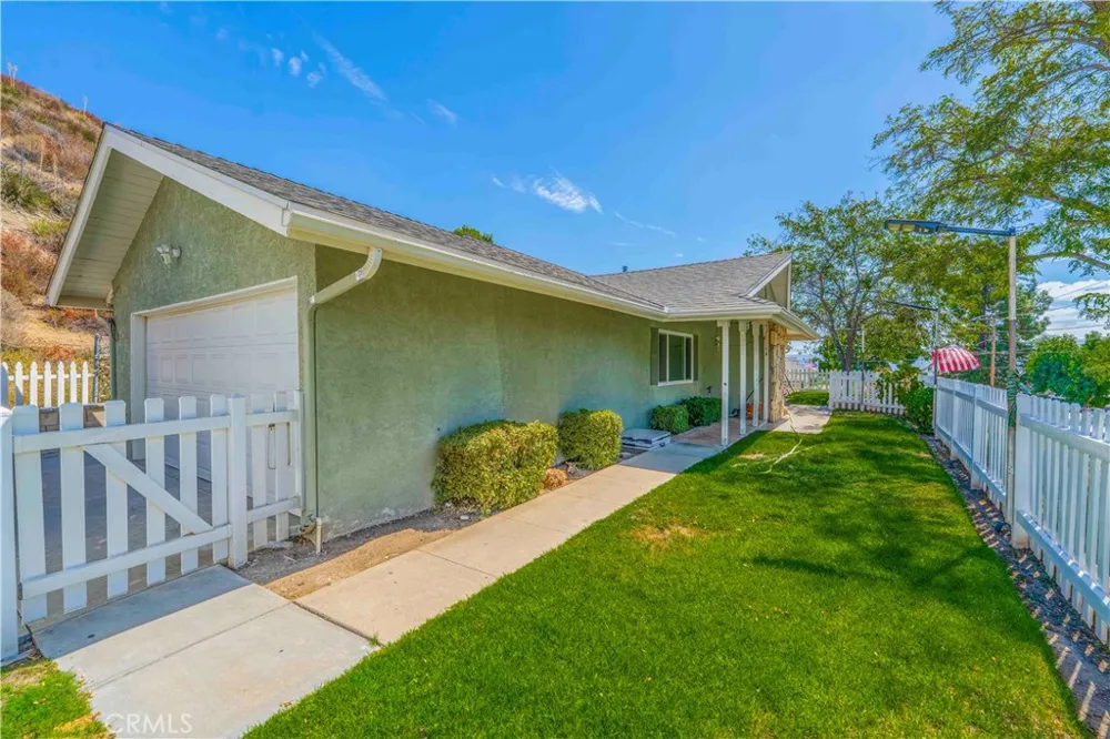 28236 Hot Springs Canyon Country, CA 91351