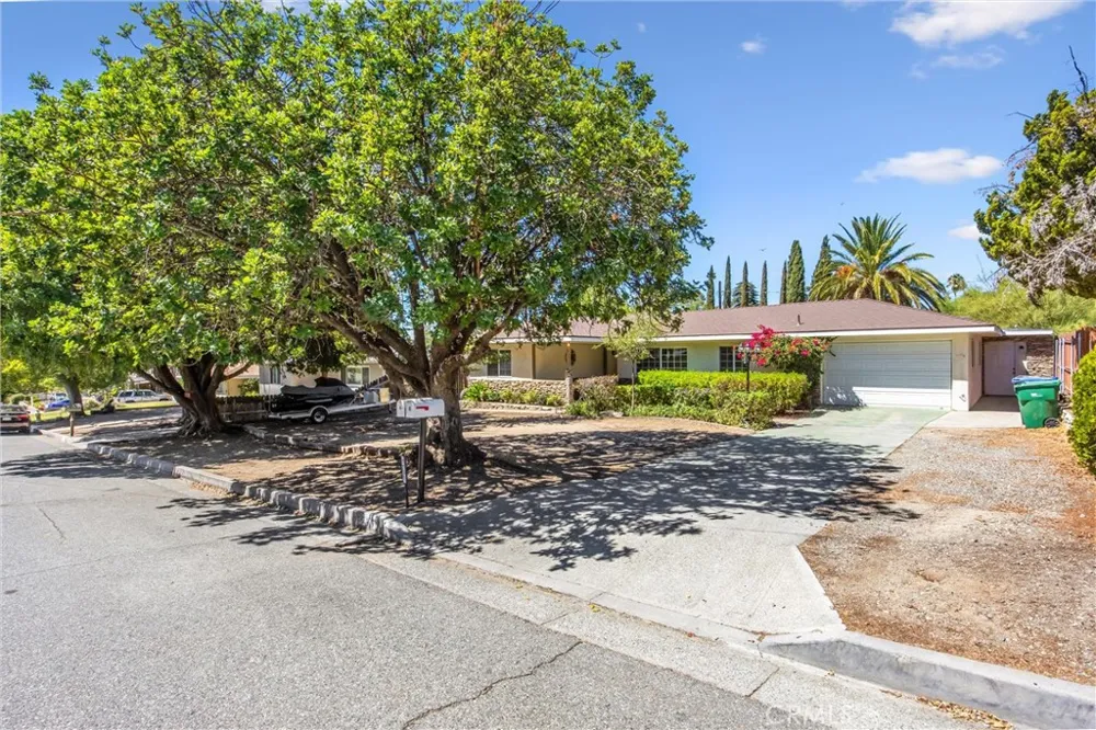 1739 Alessandro Banning, CA 92220